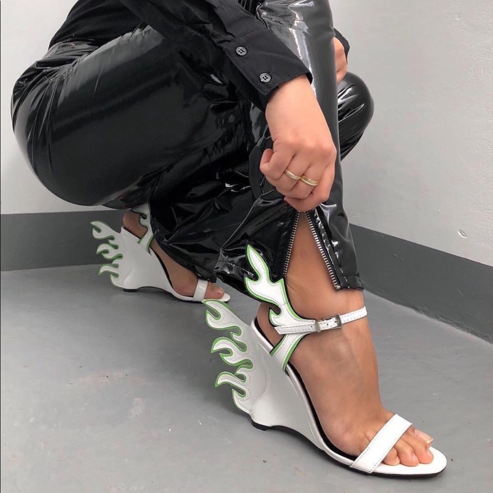 LAST PAIR SIZE 6.5 “FLAMES” Wedge Sandals - White - Picture 3 of 8
